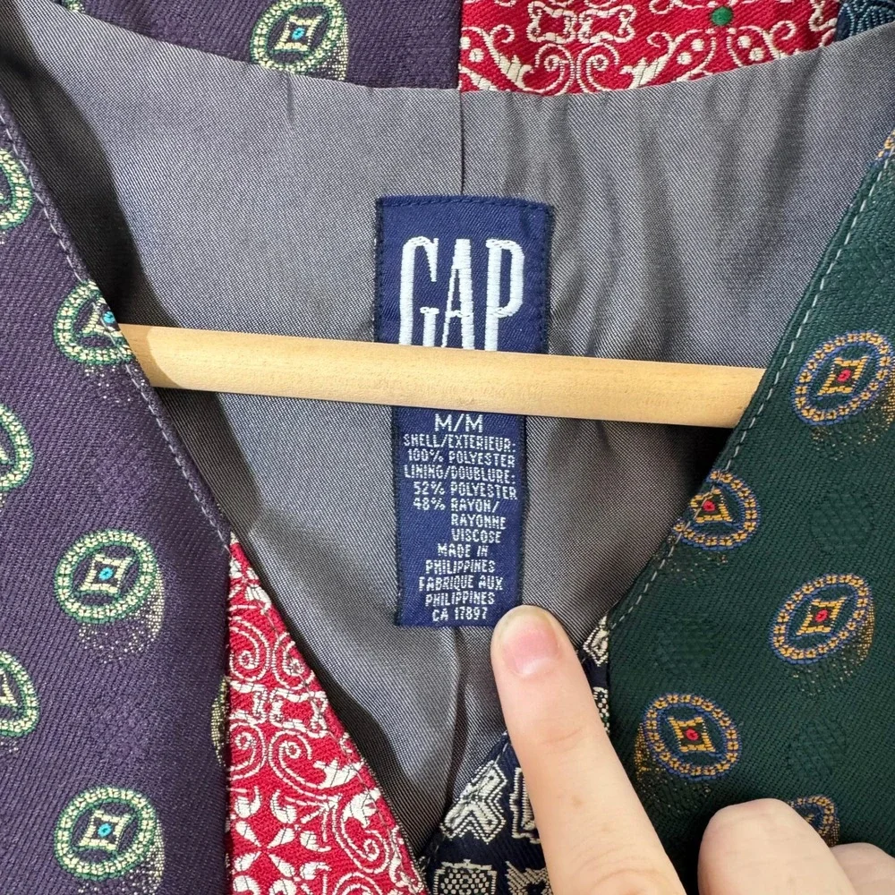 GAP Vintage 90s Patchwork‎ Upcycled Tie Vest Eclectic Multi-Color CA 17897 - Picture 2 of 4